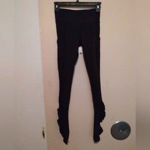 Lululemon black scrunch bottom tight leggings size 2 back zip and inner pockets